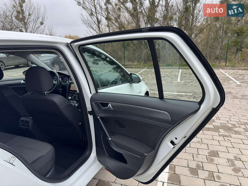 Хэтчбек Volkswagen e-Golf 2019 в Луцке