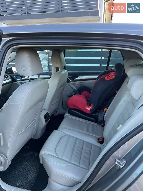 Хетчбек Volkswagen e-Golf 2015 в Городку