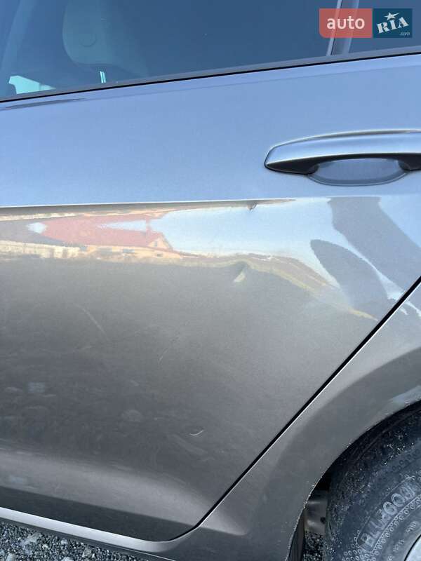 Хетчбек Volkswagen e-Golf 2015 в Городку