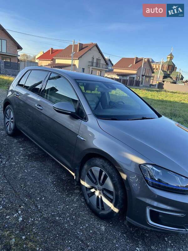 Хетчбек Volkswagen e-Golf 2015 в Городку