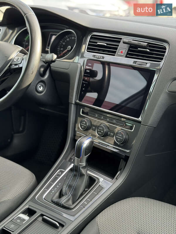 Хэтчбек Volkswagen e-Golf 2018 в Ивано-Франковске