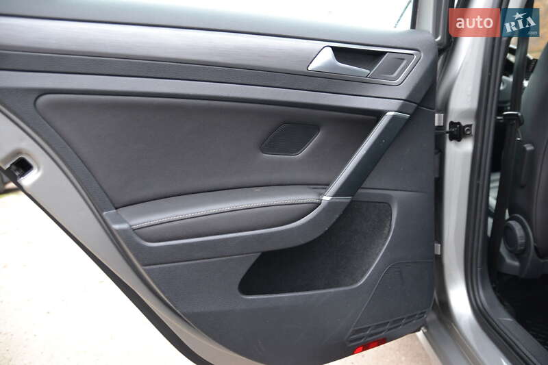 Хэтчбек Volkswagen e-Golf 2018 в Луцке