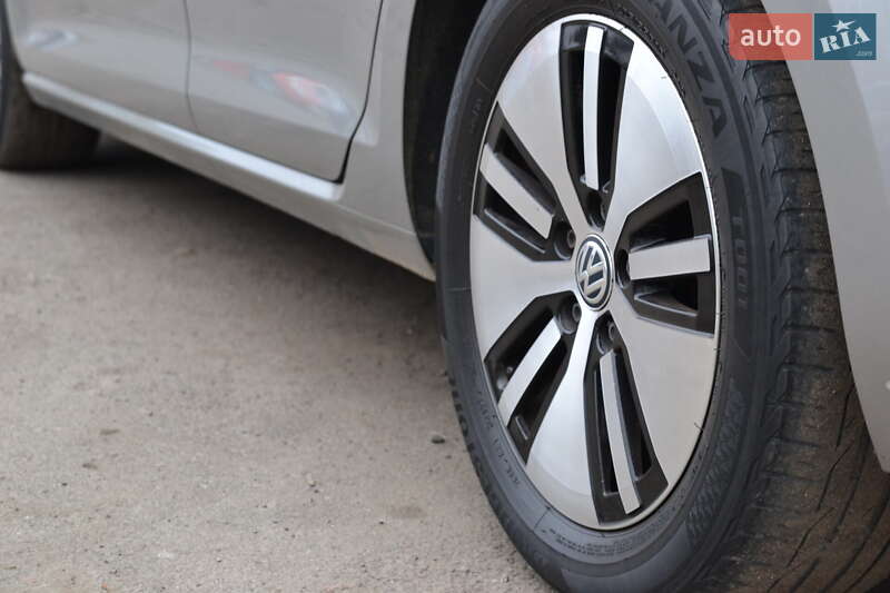 Хэтчбек Volkswagen e-Golf 2018 в Луцке