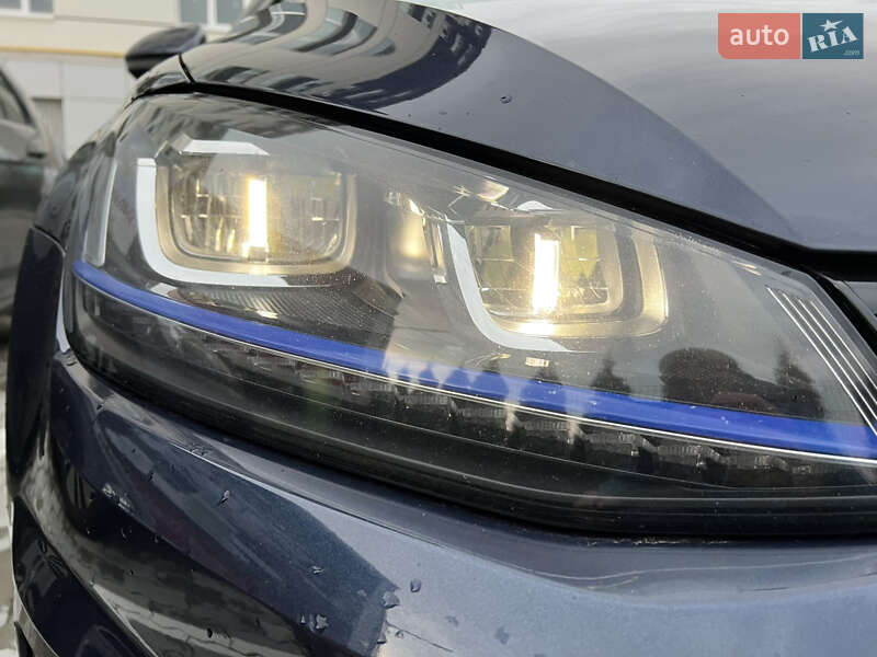 Хэтчбек Volkswagen e-Golf 2015 в Львове