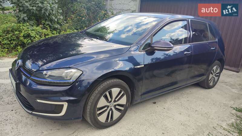 Хетчбек Volkswagen e-Golf 2015 в Києві