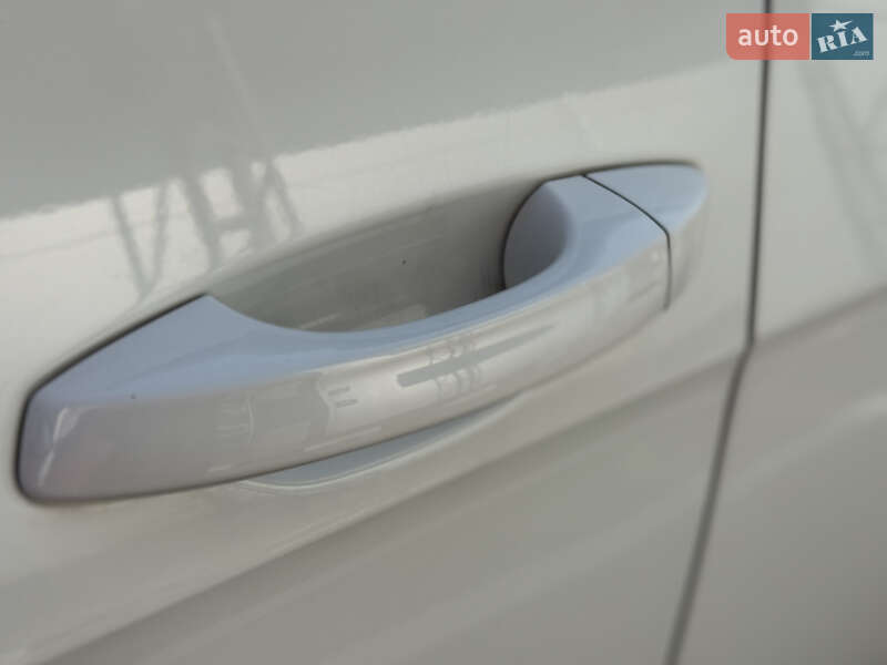 Хэтчбек Volkswagen e-Golf 2014 в Киеве