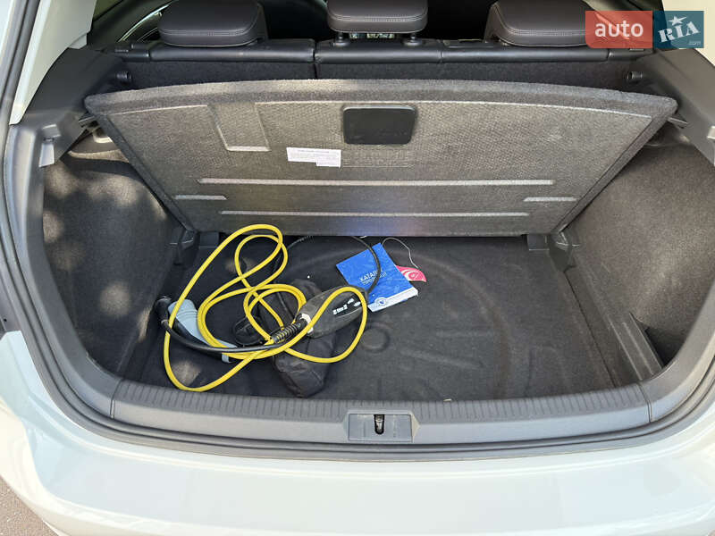 Хэтчбек Volkswagen e-Golf 2014 в Киеве
