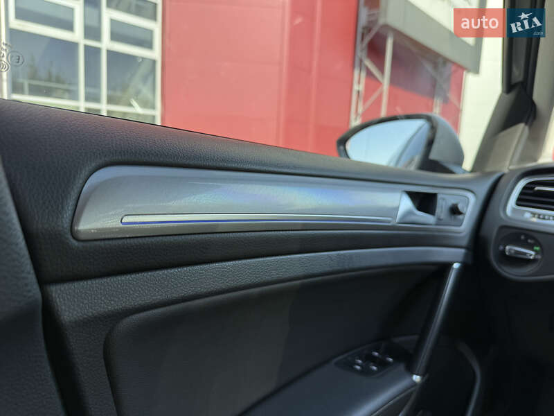 Хэтчбек Volkswagen e-Golf 2014 в Киеве