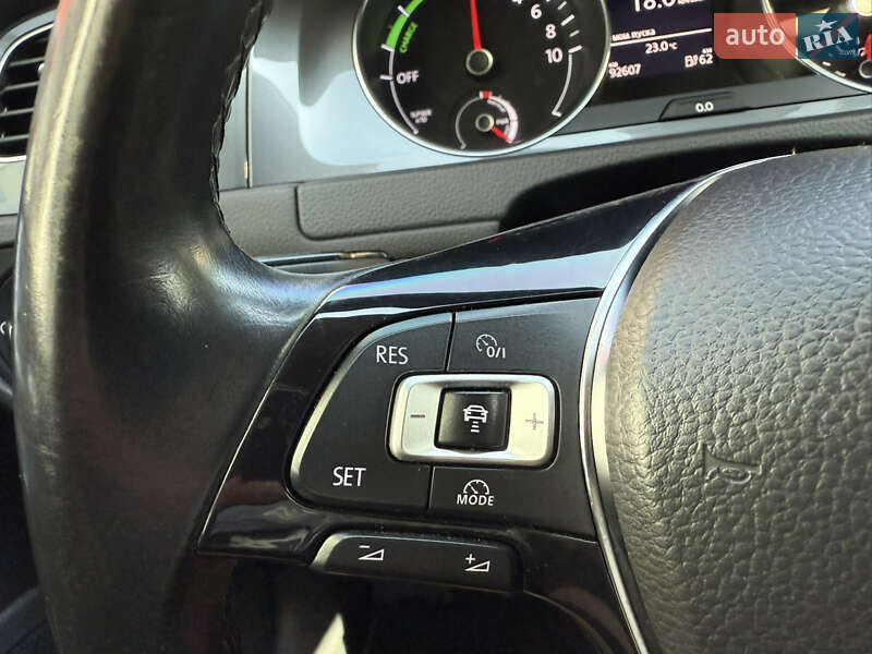 Хэтчбек Volkswagen e-Golf 2014 в Киеве