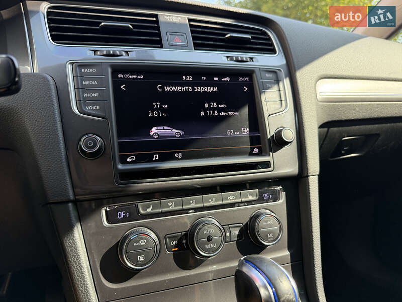 Хэтчбек Volkswagen e-Golf 2014 в Киеве