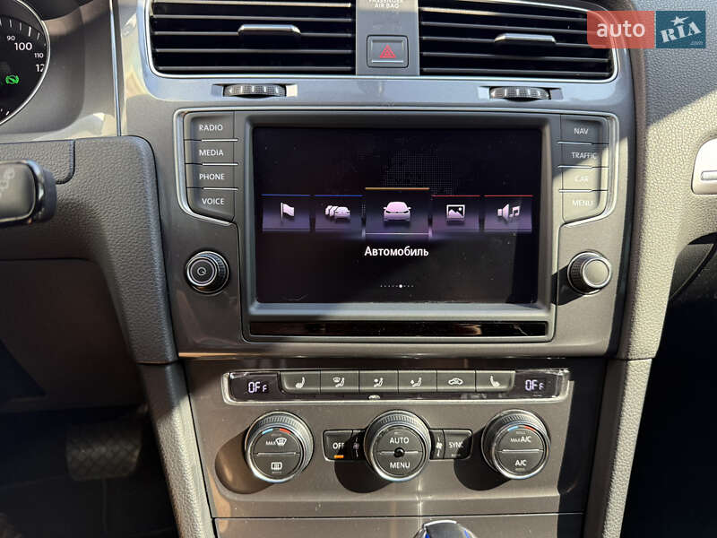 Хэтчбек Volkswagen e-Golf 2014 в Киеве