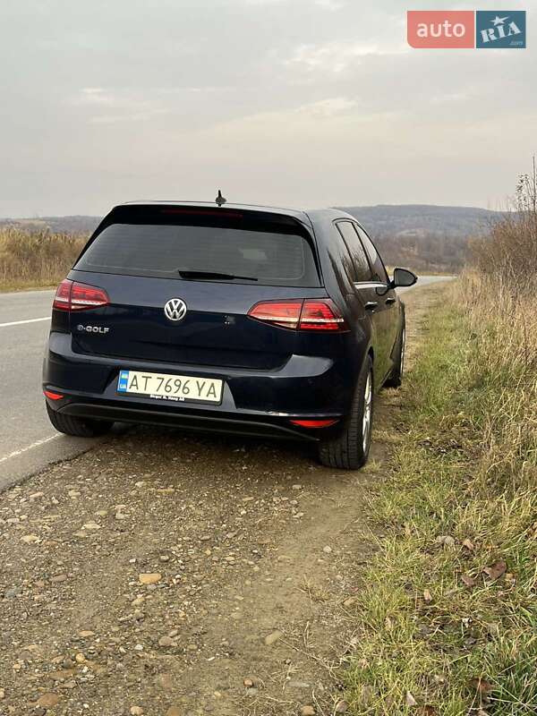 Хетчбек Volkswagen e-Golf 2015 в Косові фото 18 Хетчбек Volkswagen e-Golf 2015 в Косові