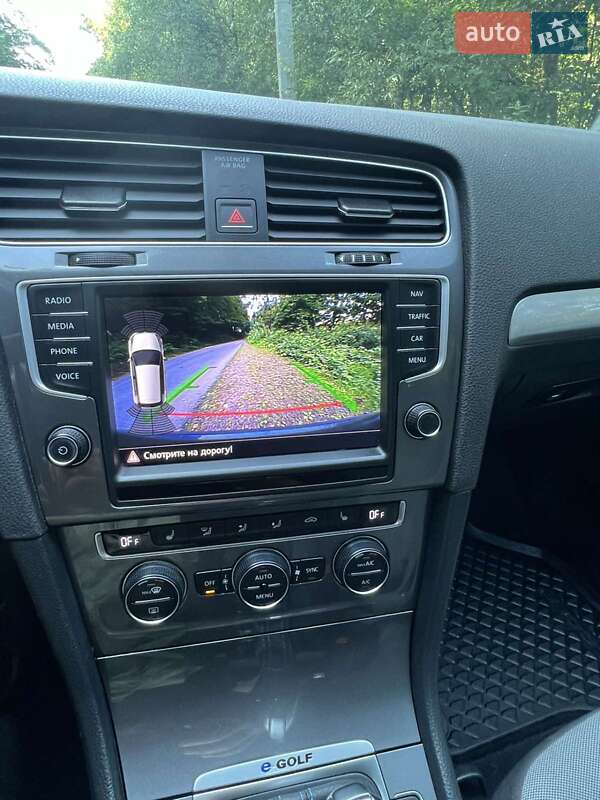 Хетчбек Volkswagen e-Golf 2015 в Косові фото 24 Хетчбек Volkswagen e-Golf 2015 в Косові