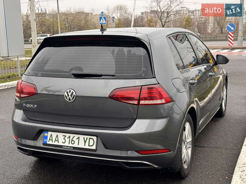 Хэтчбек Volkswagen e-Golf 2017 в Киеве