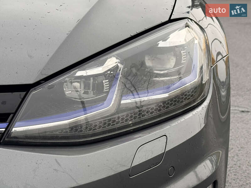 Хэтчбек Volkswagen e-Golf 2017 в Киеве