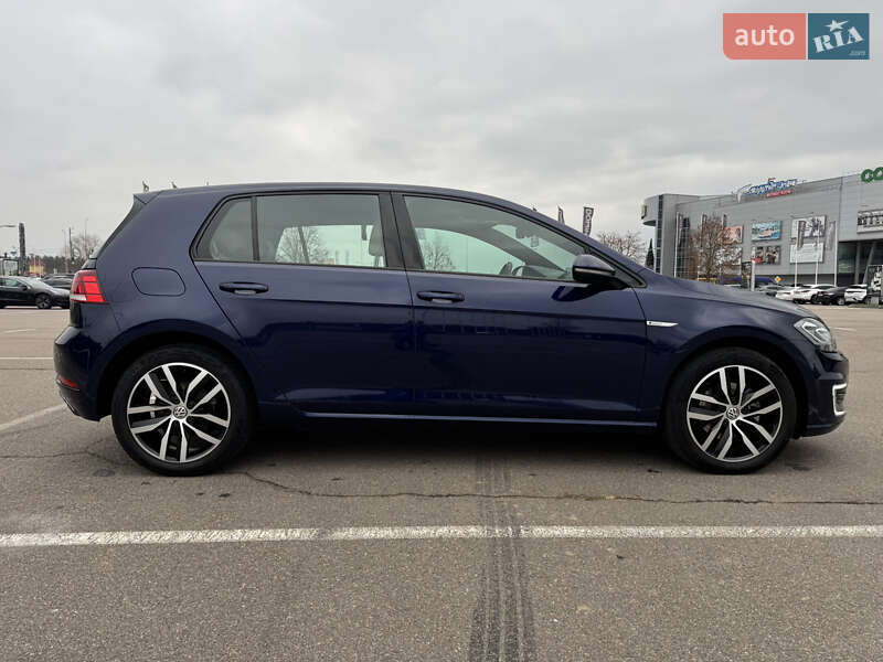 Хэтчбек Volkswagen e-Golf 2020 в Киеве