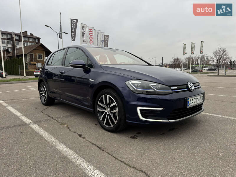 Хэтчбек Volkswagen e-Golf 2020 в Киеве