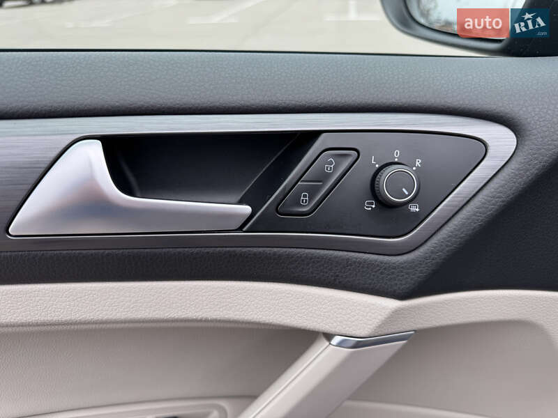 Хэтчбек Volkswagen e-Golf 2020 в Киеве