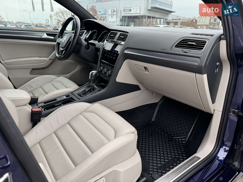 Хэтчбек Volkswagen e-Golf 2020 в Киеве