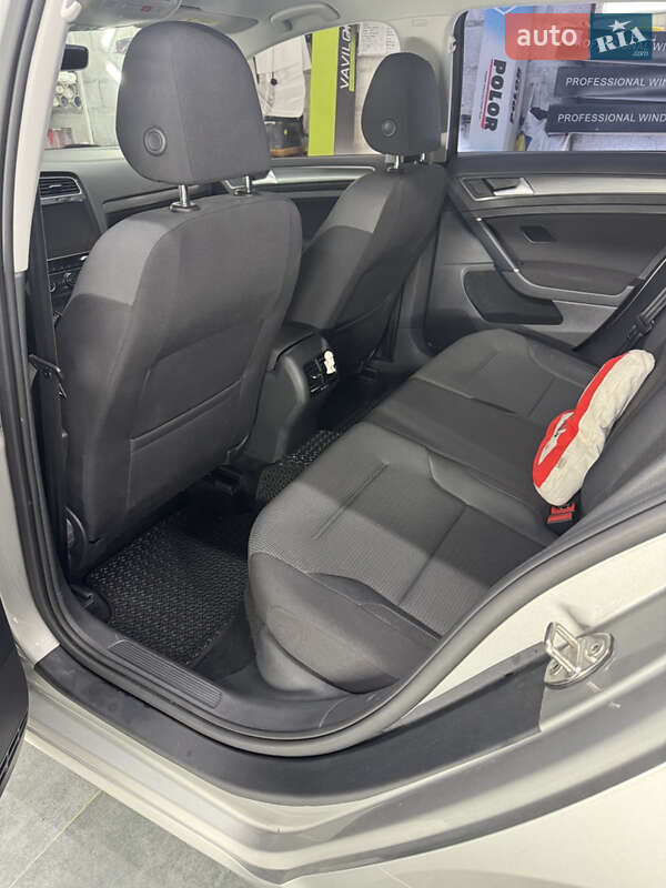 Хэтчбек Volkswagen e-Golf 2019 в Тальном фото 13 Хэтчбек Volkswagen e-Golf 2019 в Тальном