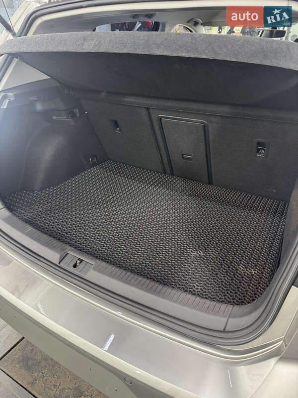 Хэтчбек Volkswagen e-Golf 2019 в Тальном фото 15 Хэтчбек Volkswagen e-Golf 2019 в Тальном