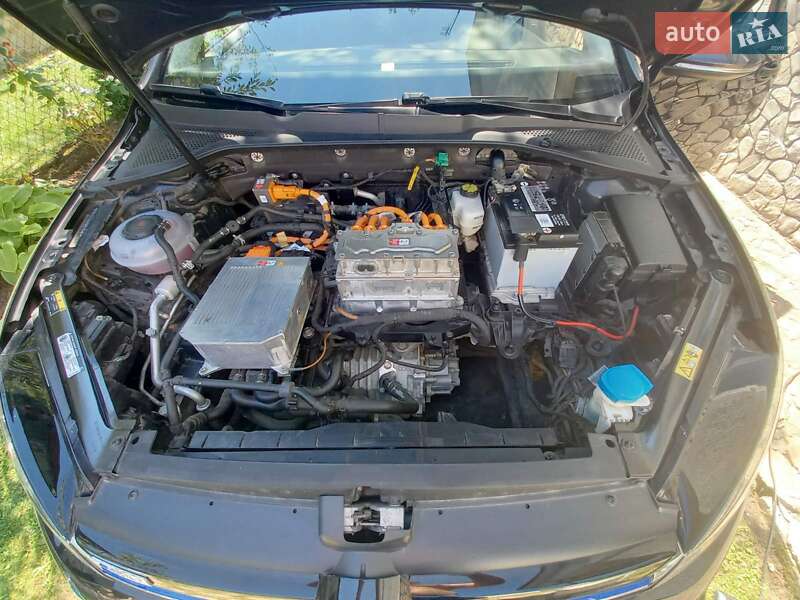 Хэтчбек Volkswagen e-Golf 2018 в Дрогобыче