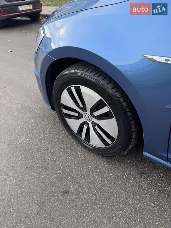 Хетчбек Volkswagen e-Golf 2015 в Кропивницькому