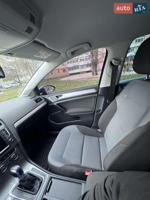 Хетчбек Volkswagen e-Golf 2015 в Кропивницькому