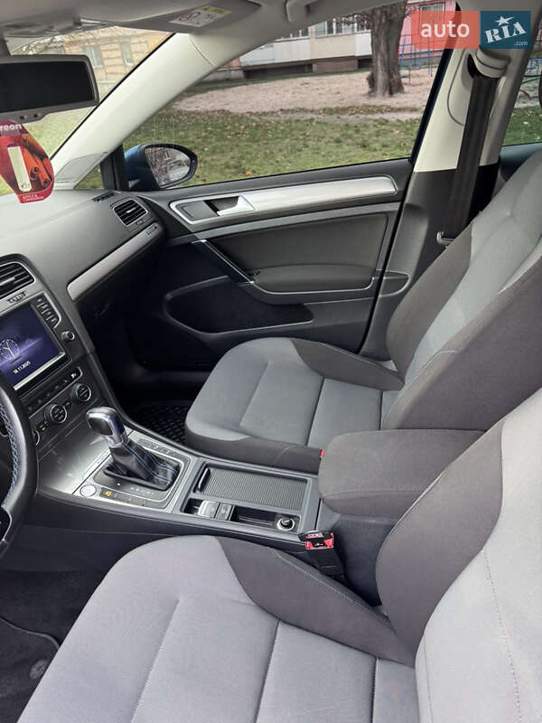 Хетчбек Volkswagen e-Golf 2015 в Кропивницькому