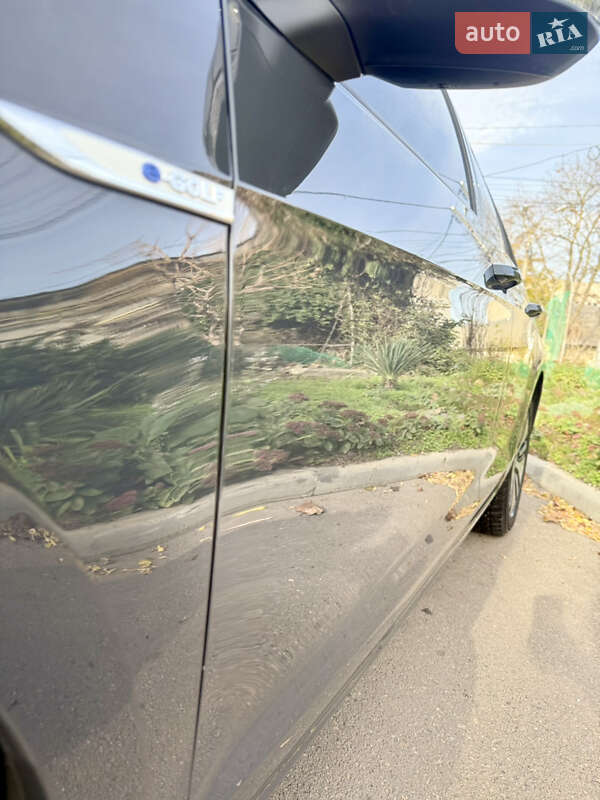 Хетчбек Volkswagen e-Golf 2016 в Одесі