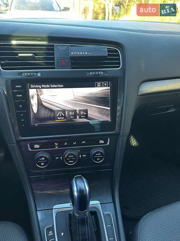 Хетчбек Volkswagen e-Golf 2019 в Львові фото 12 Хетчбек Volkswagen e-Golf 2019 в Львові