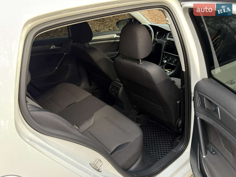 Хэтчбек Volkswagen e-Golf 2017 в Львове