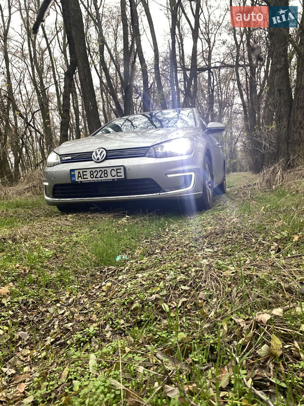 Хетчбек Volkswagen e-Golf 2015 в Дніпрі