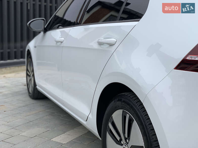 Хэтчбек Volkswagen e-Golf 2015 в Ивано-Франковске