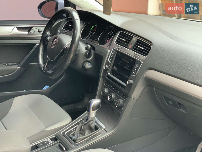 Хэтчбек Volkswagen e-Golf 2015 в Ивано-Франковске