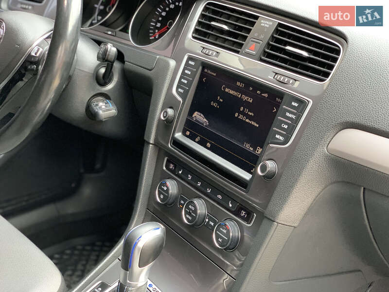 Хэтчбек Volkswagen e-Golf 2015 в Ивано-Франковске