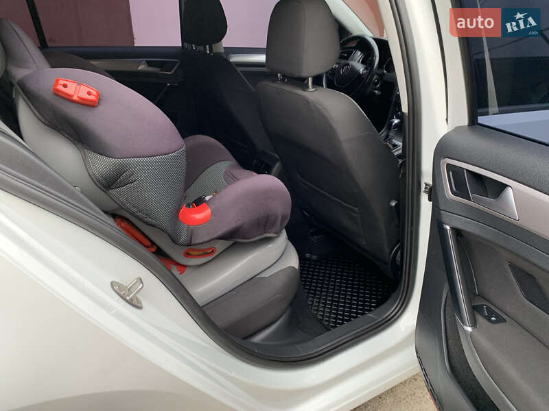 Хэтчбек Volkswagen e-Golf 2015 в Ивано-Франковске