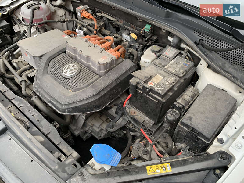 Хэтчбек Volkswagen e-Golf 2015 в Ивано-Франковске