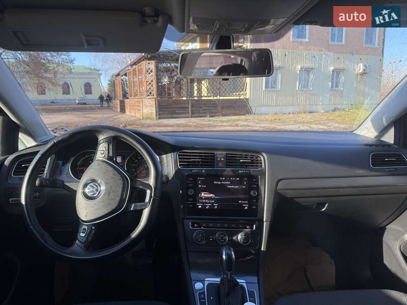 Хэтчбек Volkswagen e-Golf 2017 в Пирятине