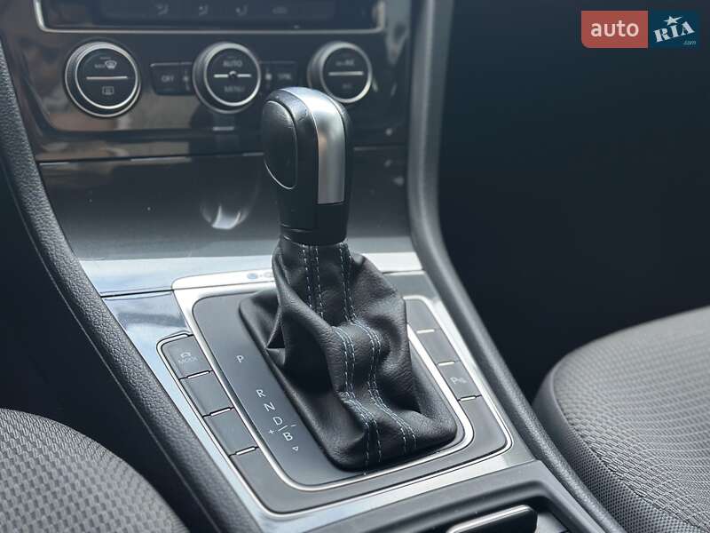 Хэтчбек Volkswagen e-Golf 2020 в Днепре