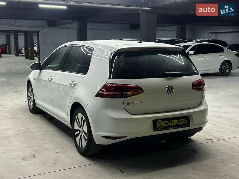 Хетчбек Volkswagen e-Golf 2015 в Чернівцях