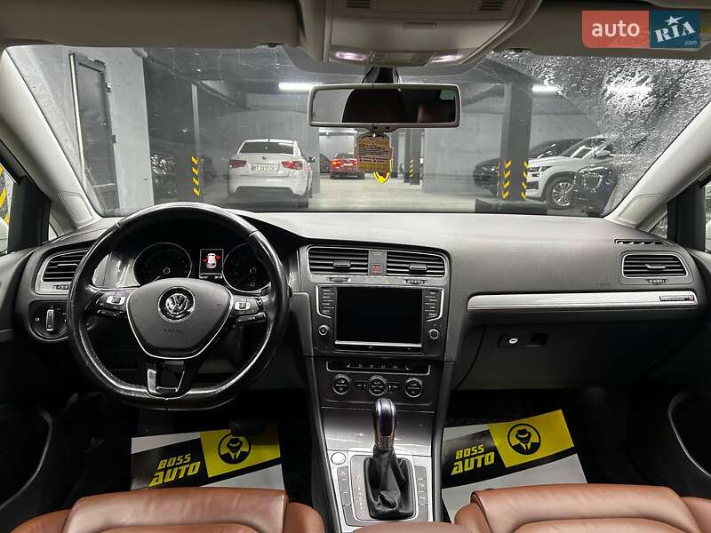 Хетчбек Volkswagen e-Golf 2015 в Чернівцях