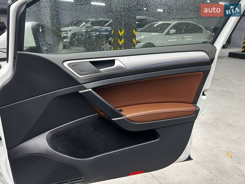 Хетчбек Volkswagen e-Golf 2015 в Чернівцях