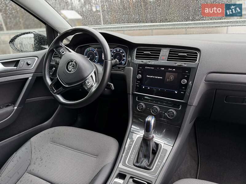 Хэтчбек Volkswagen e-Golf 2019 в Дубно