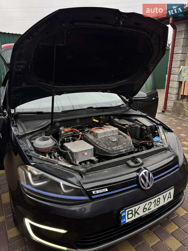 Хэтчбек Volkswagen e-Golf 2015 в Ровно