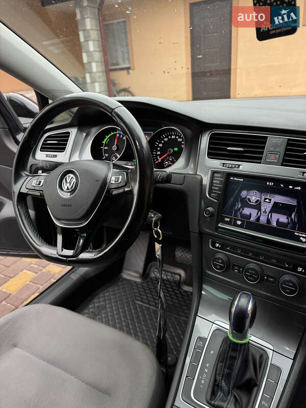 Хэтчбек Volkswagen e-Golf 2015 в Ровно