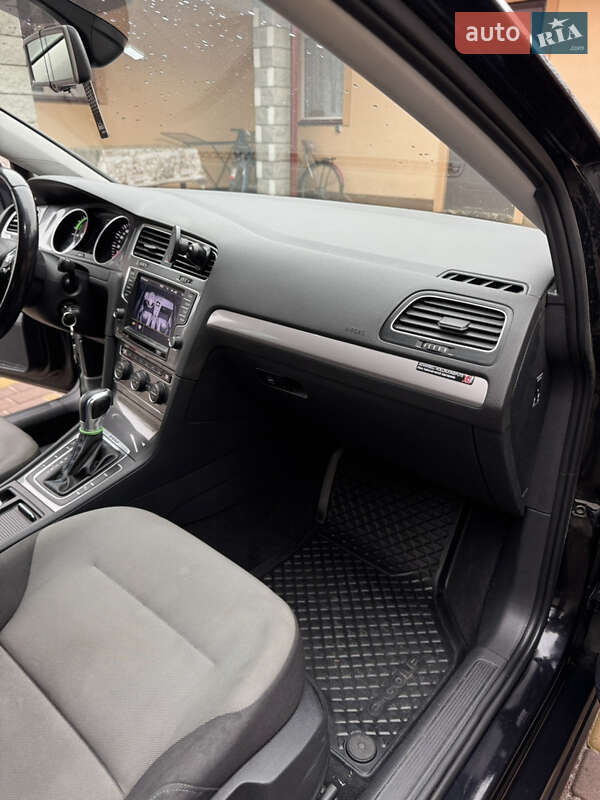 Хэтчбек Volkswagen e-Golf 2015 в Ровно