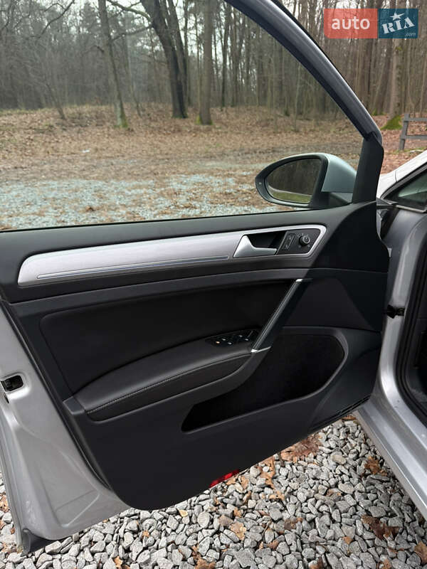 Хэтчбек Volkswagen e-Golf 2016 в Бродах фото 17 Хэтчбек Volkswagen e-Golf 2016 в Бродах