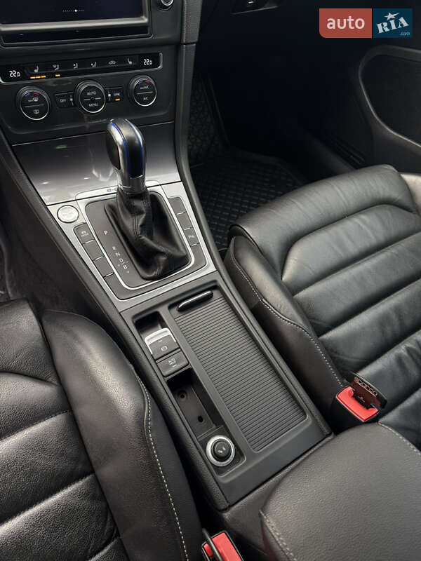 Хэтчбек Volkswagen e-Golf 2016 в Бродах фото 24 Хэтчбек Volkswagen e-Golf 2016 в Бродах