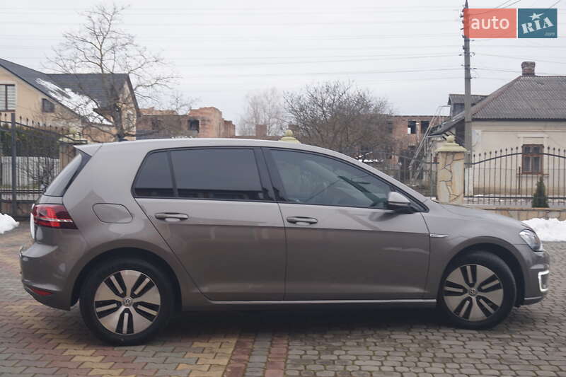 Хэтчбек Volkswagen e-Golf 2015 в Самборе
